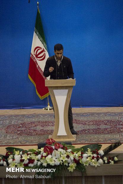 حضور روحانی در جمع دانشجویان استان سمنان