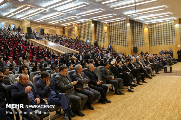حضور روحانی در جمع دانشجویان استان سمنان