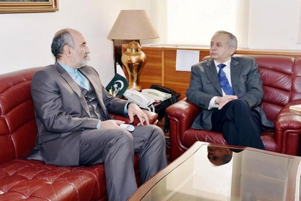 Iran, Pakistan mull over ways to expand bilateral trade
