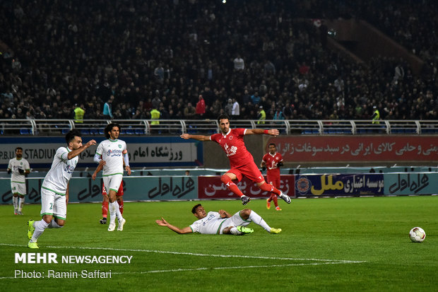 دیدار تیم های فوتبال پدیده و ماشین سازی تبریز