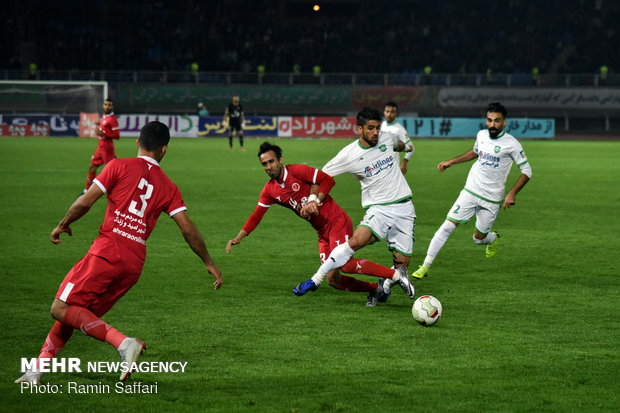 دیدار تیم های فوتبال پدیده و ماشین سازی تبریز