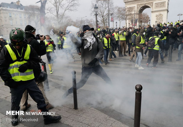 درگیری شدید پلیس فرانسه و معترضان/ ۳۰ نفر زخمی شدند