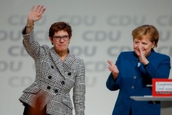 برلین: «آنه گرت کرامپ-کارن باوئر» وزیر دفاع آلمان می‌ماند