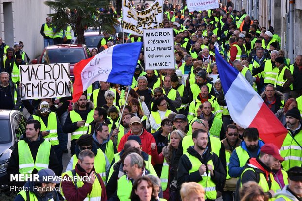 إستمرار حراك "السترات الصفراء" في شوارع باريس