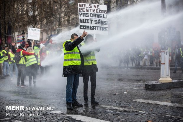 تظاهرات علیه سیاست های ماکرون در پاریس‎