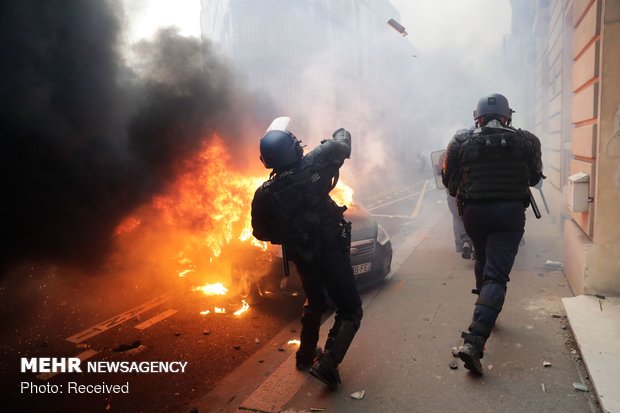 إستمرار حراك "السترات الصفراء" في شوارع باريس