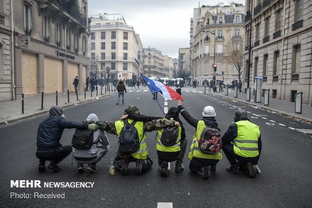تظاهرات علیه سیاست های ماکرون در پاریس‎