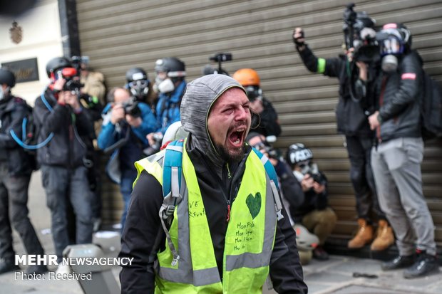 إستمرار حراك "السترات الصفراء" في شوارع باريس