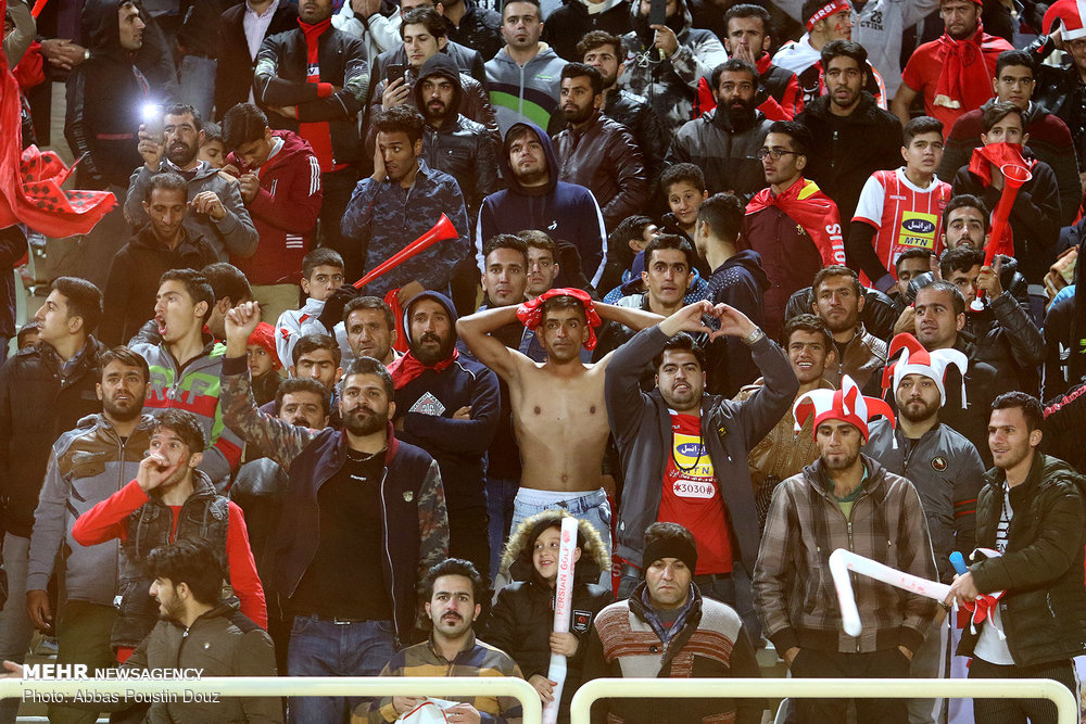 File:Sepahan v Persepolis F.C. at Naghsh-e Jahan Stadium 023.jpg