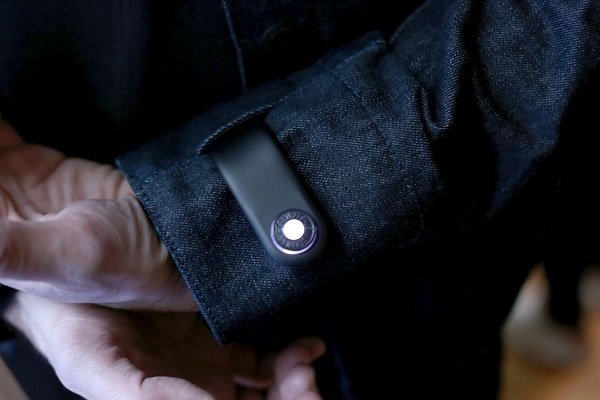 ژاکت هوشمندی که نمی گذارد گوشیتان را جا بگذارید