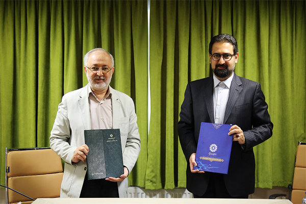 رفت و آمد هنرمندان به کتابخانه باعث ترویج کتابخوانی می‌شود