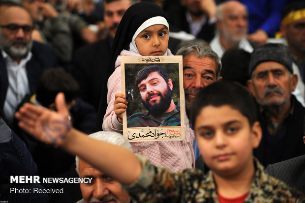 دیدار جمعی از خانواده‌های شهدای دفاع مقدس و مدافع حرم با رهبر انقلاب