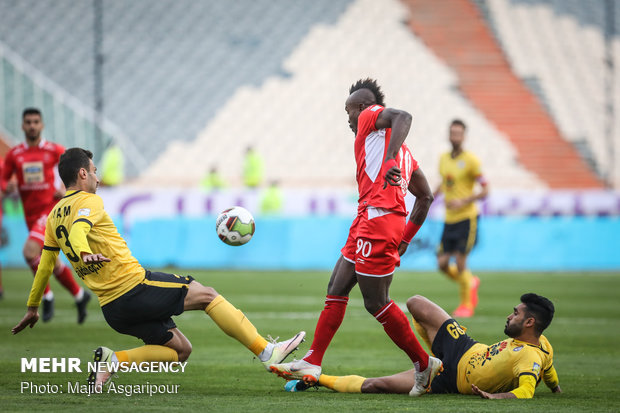 Persepolis vs. Pars Jonoubi (3-1)