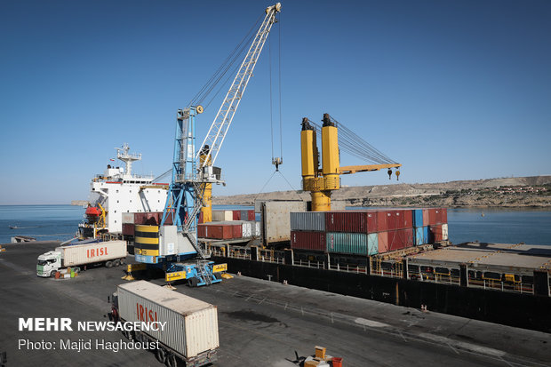 امضای توافقنامه کشتیرانی ایران-عمان/تعرفه‌های بندری کاهش یافت