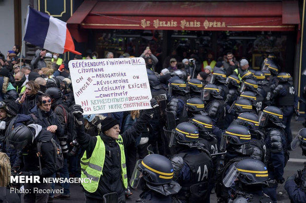 ادامه درگیری پلیس فرانسه با جلیقه زردها