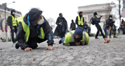 Paris in chaos, as ‘Yellow Vest’ demonstrations rage into 5th week 