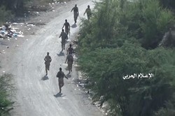 فلم/ یمنی فوجیوں کے خوف سے سعودی فوجیوں کا اجتماعی فرار