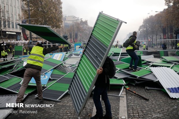 تلاش پلیس فرانسه برای سرکوب اعتراضات‎