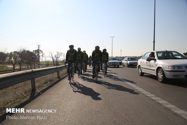 جولة وحدات الشرطة الايرانية على الدراجات الهوائية