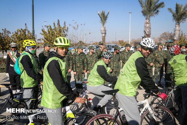 جولة وحدات الشرطة الايرانية على الدراجات الهوائية