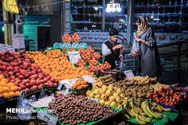 Iranians preparing for Yalda Night