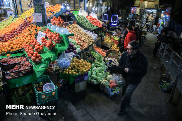 Iranians preparing for Yalda Night