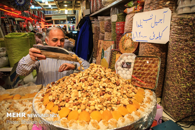 Iranians preparing for Yalda Night