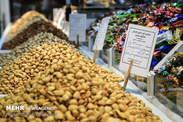 Iranians preparing for Yalda Night