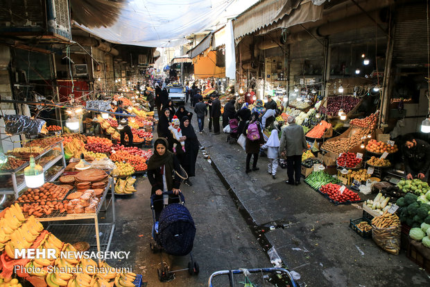 Iranians preparing for Yalda Night