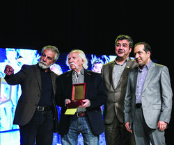 Documentarian Hossein Torabi (2nd L) accepts his lifetime achievement award during the 12th Cinéma Vérité festival at Tehran’s Andisheh Hall on December 16, 2018. Festival organizers are also seen in