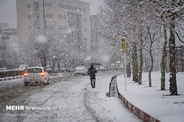 Snowfall blankets Sanandaj in west Iran