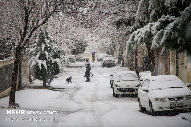 تساقط الثلوج في مدينة سنندج الايرانية