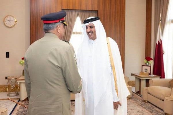 پاکستانی فوج کے سربراہ کی قطر کے امیر سے ملاقات
