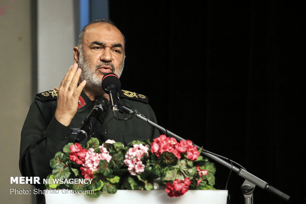 مراسم تجلیل از راویان نهضت خاطره گویی دفاع مقدس