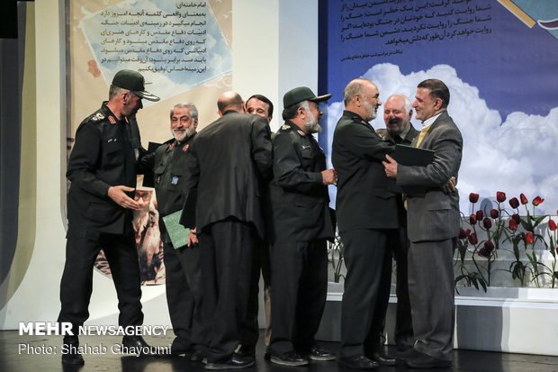 مراسم تجلیل از راویان نهضت خاطره گویی دفاع مقدس