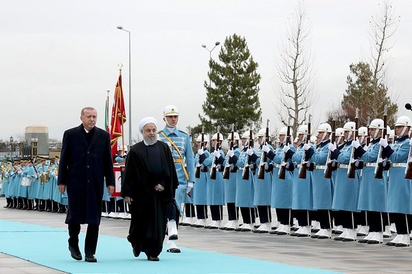 Erdoğan, Cumhurbaşkanı Ruhani'yi resmi törenle karşıladı