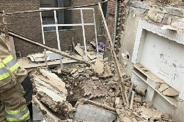 ۹ نفر بر اثر ریزش ساختمان در قزوین زیر آوار ماندند 