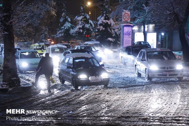 Heavy snowfall in Hamedan