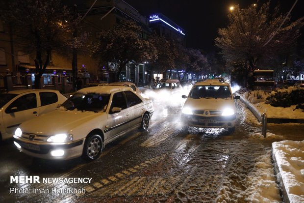 Heavy snowfall in Hamedan