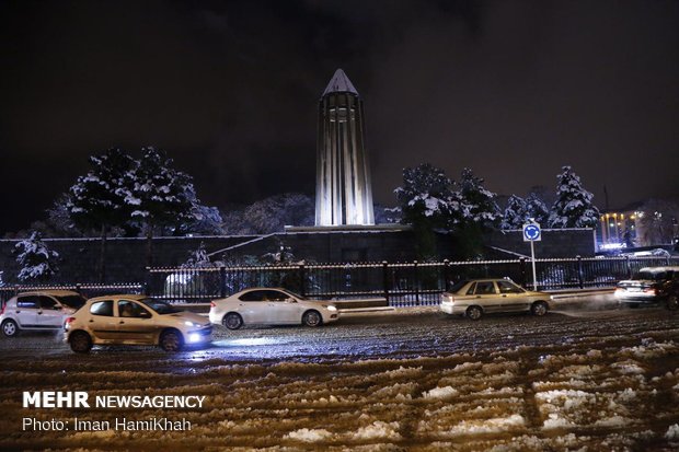 Heavy snowfall in Hamedan