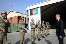 «خلوصی آکار» با نظامیان ترکیه‌ای مستقر در آذربایجان دیدار کرد