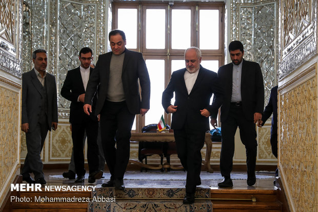 Zarif meets Palestinian delegation