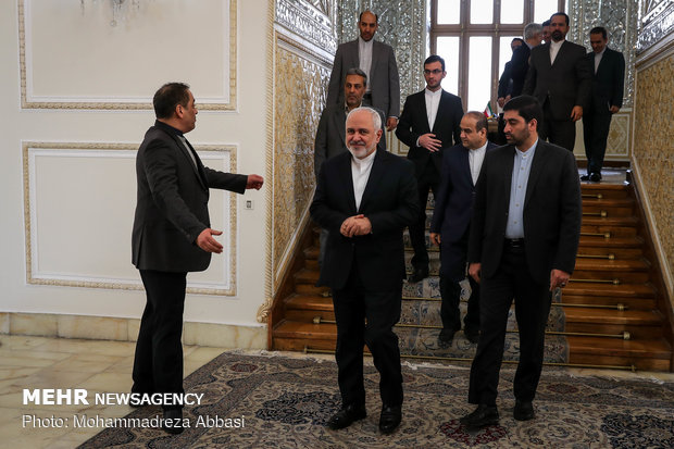 Zarif meets Palestinian delegation