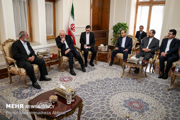 Zarif meets Palestinian delegation