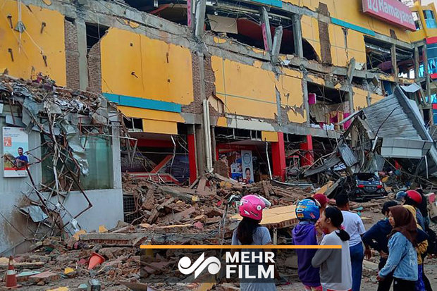 VIDEO: Moment of Sunda Strait tsunami hitting a concert 