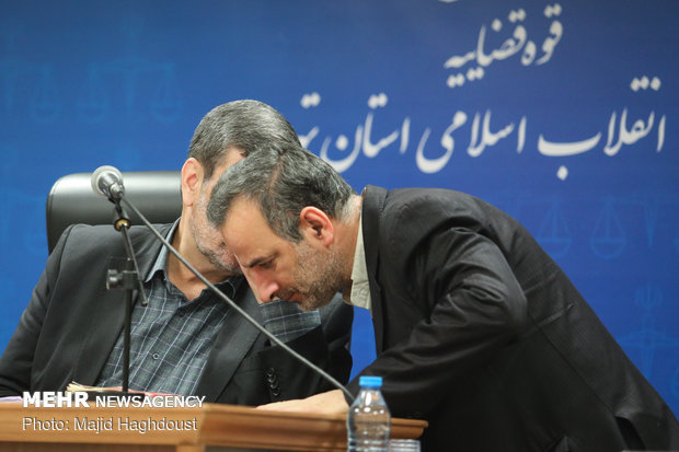جلسه دادگاه رسیدگی به اتهامات علی اکبر عمارت ساز رئیس سابق شعبه تختی بانک تجارت در کرمان