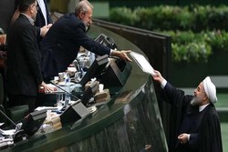 روحاني يقدم لائحة الميزانية العامة للعام القادم لمجلس الشورى