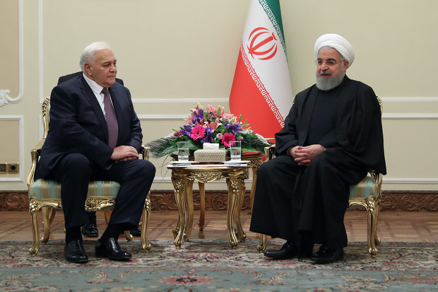 روحاني: يجب حلّ القضايا الإقليمية بالحلول السياسية وعبر آليات الحوار