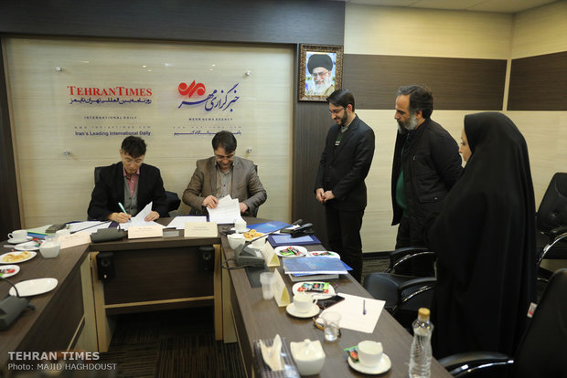 Tehran Times, Xinhua sign co-op agreement
