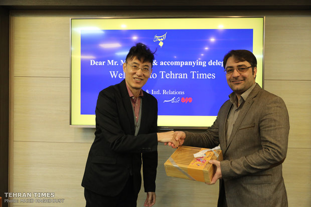Tehran Times, Xinhua sign co-op agreement